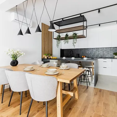 Kobiela Luxury Ktw Center